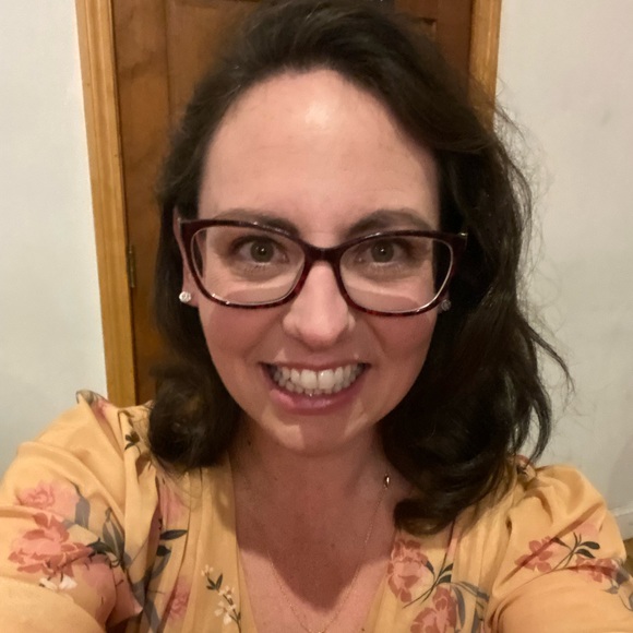 Meet your Posher, Jessica - Picture 1 of 2